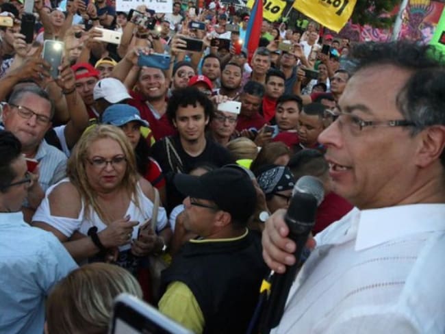 Petro destaca a Pumarejo por no enviar el Esmad durante marchas