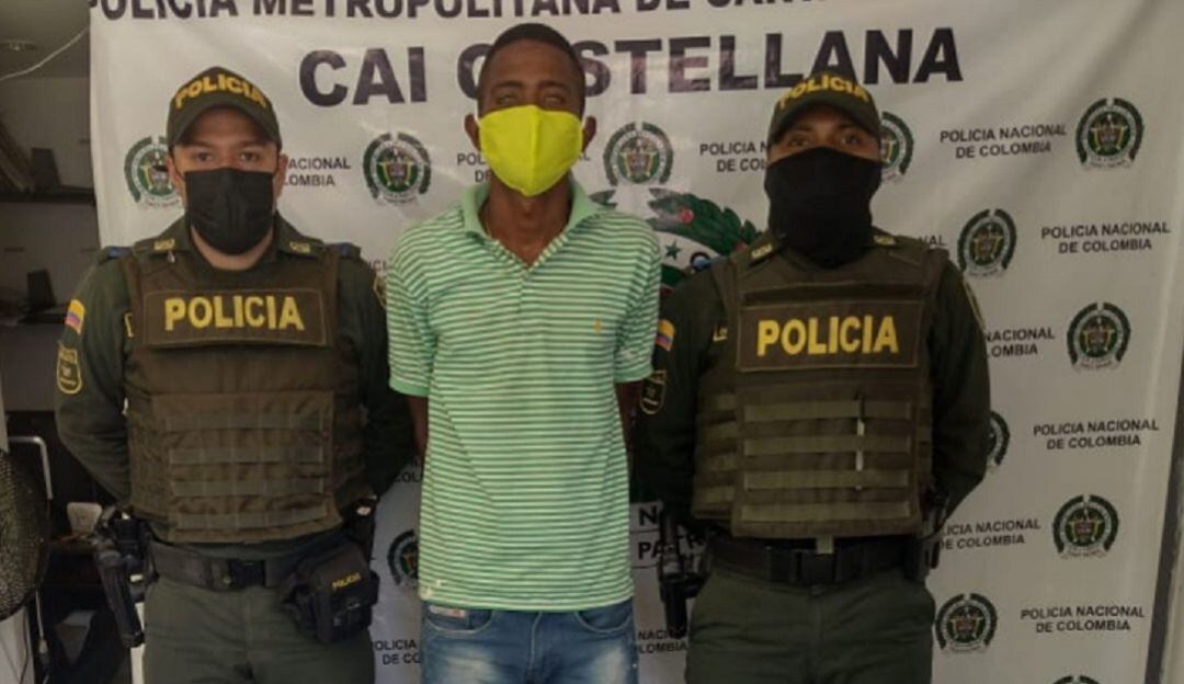 Los detenidos fueron sorprendidos con 80 dosis de marihuana