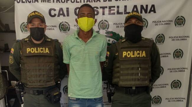 Los detenidos fueron sorprendidos con 80 dosis de marihuana