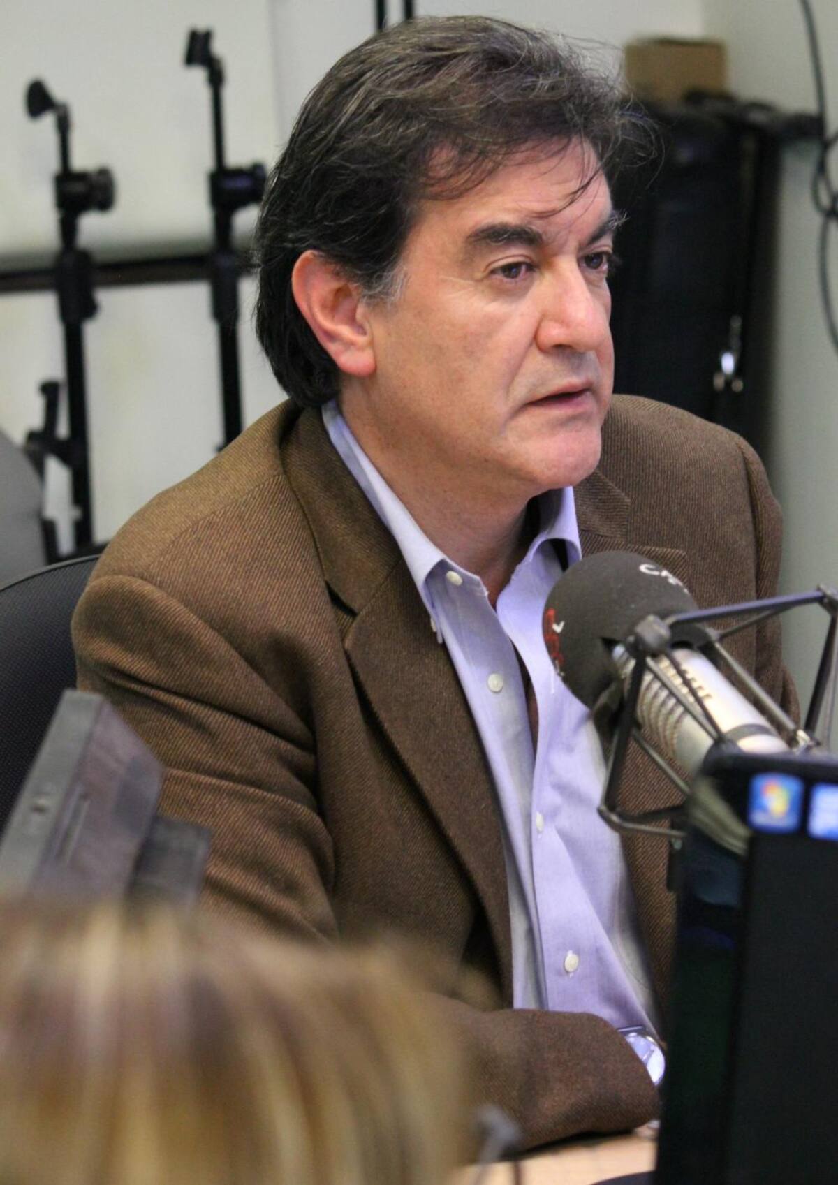Pedro Medellín, Economista, politólogo