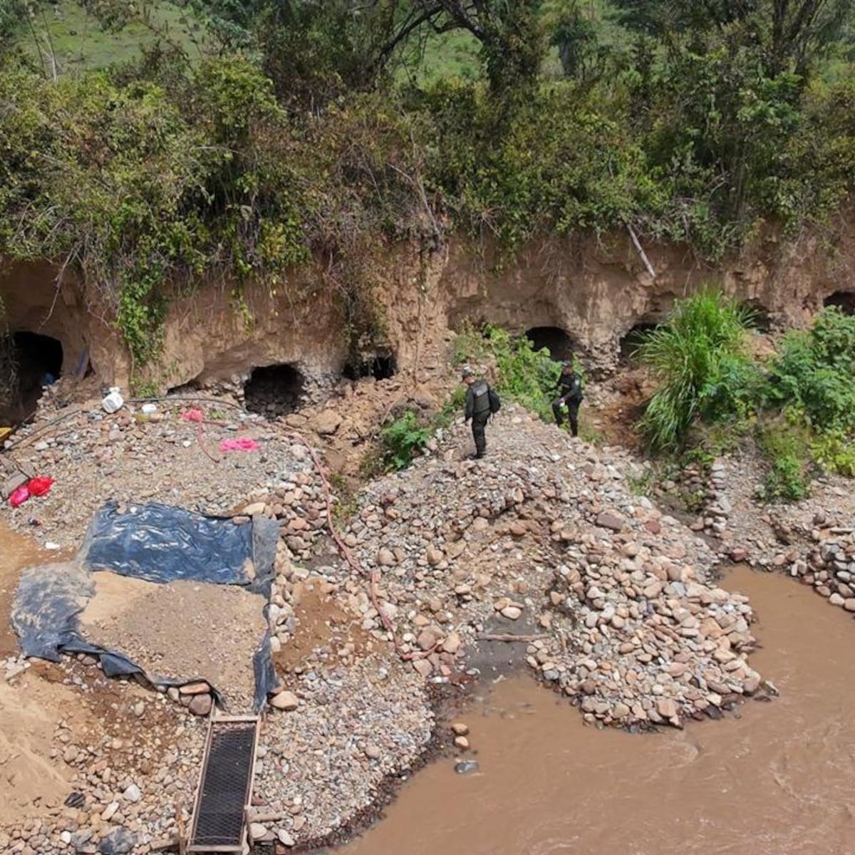 Ejército destruye infraestructura de minería ilegal en Fredonia, Antioquia