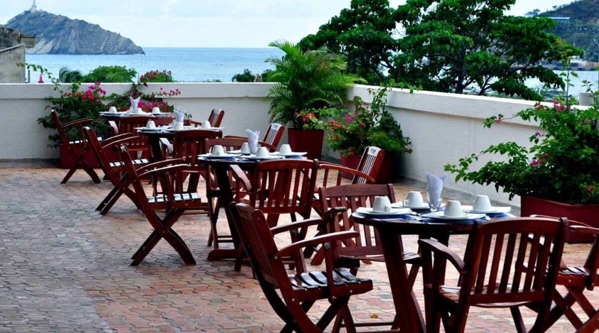 En pleno centro histórico de Santa Marta, este hotel es de las mejores opciones de calidad y comodidad para turistas y visitantes.