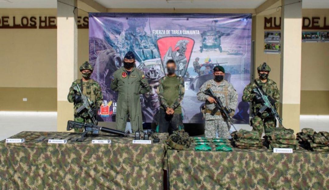 También se realizó la incautación de un material de guerra, intendencia y radios de comunicaciones