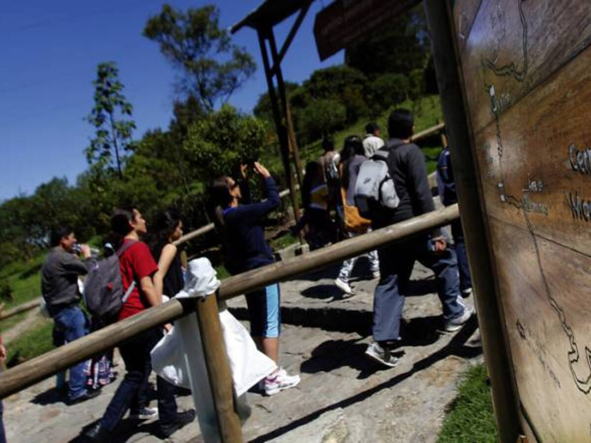 Santos habló con Peñalosa para agilizar arreglos de sendero peatonal de Monserrate