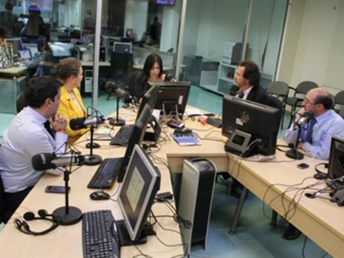 El Polo, el Partido Liberal y empresarios, entre los interceptados: Gaviria