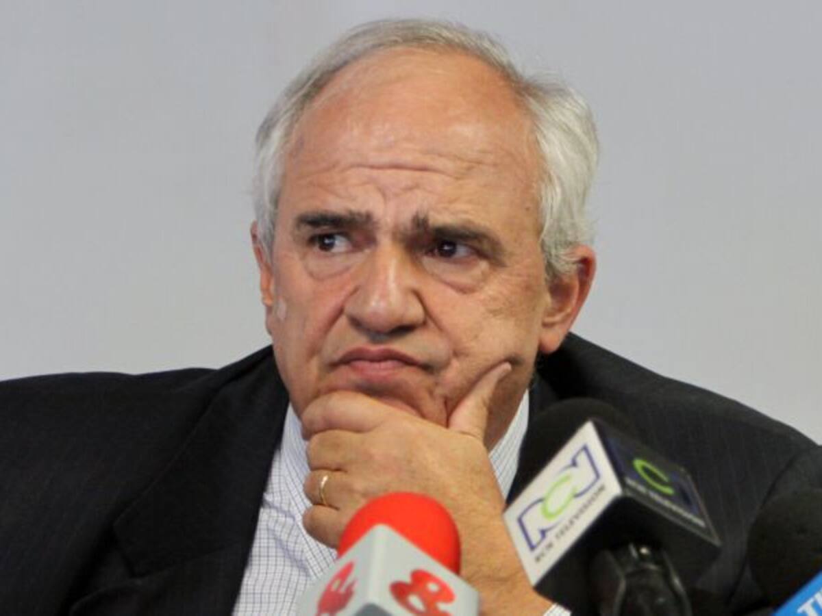 Paramilitares colombianos si están traspasando la frontera venzolana: Samper