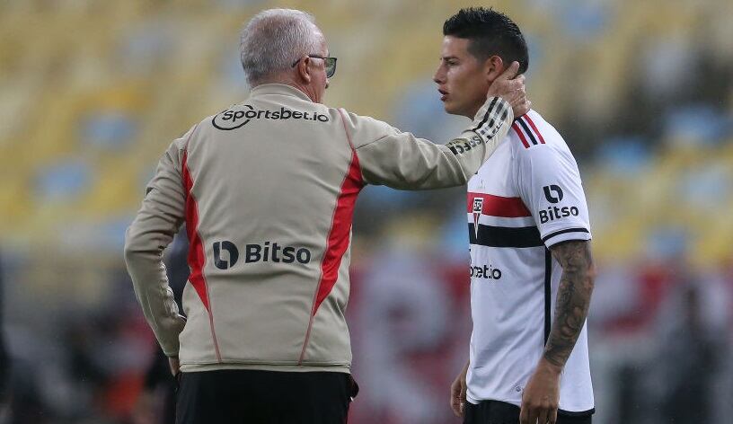 Dorival Junior, entrenador del Sao Paulo y James Rodríguez (Photo by Daniel Castelo Branco/Eurasia Sport Images/Getty Images)