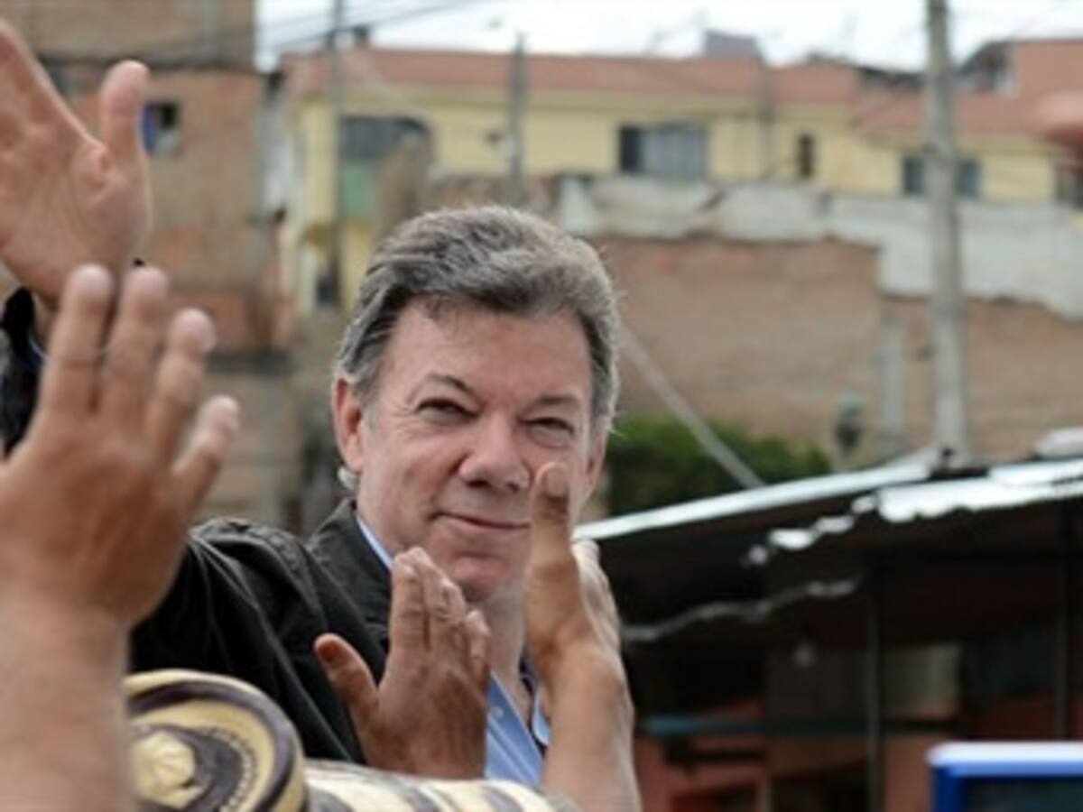 Santos pidió a sus congresistas ayudar a desmitificar mentiras sobre proceso con Farc