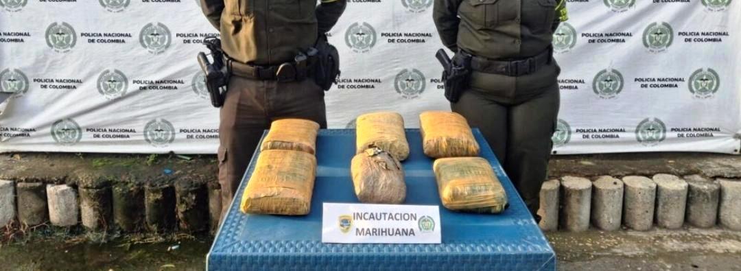 El estupefaciente, proveniente del Valle del Cauca, era transportado oculto en una caja de cartón dentro de un tractocamión de carga