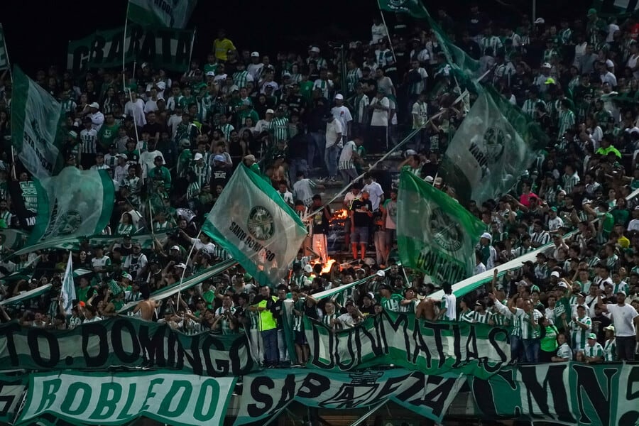 Desmanes en la tribuna sur del Atanasio Girardot, tras el duelo de Liga entre Atlético Nacional y Millonarios / Colprensa