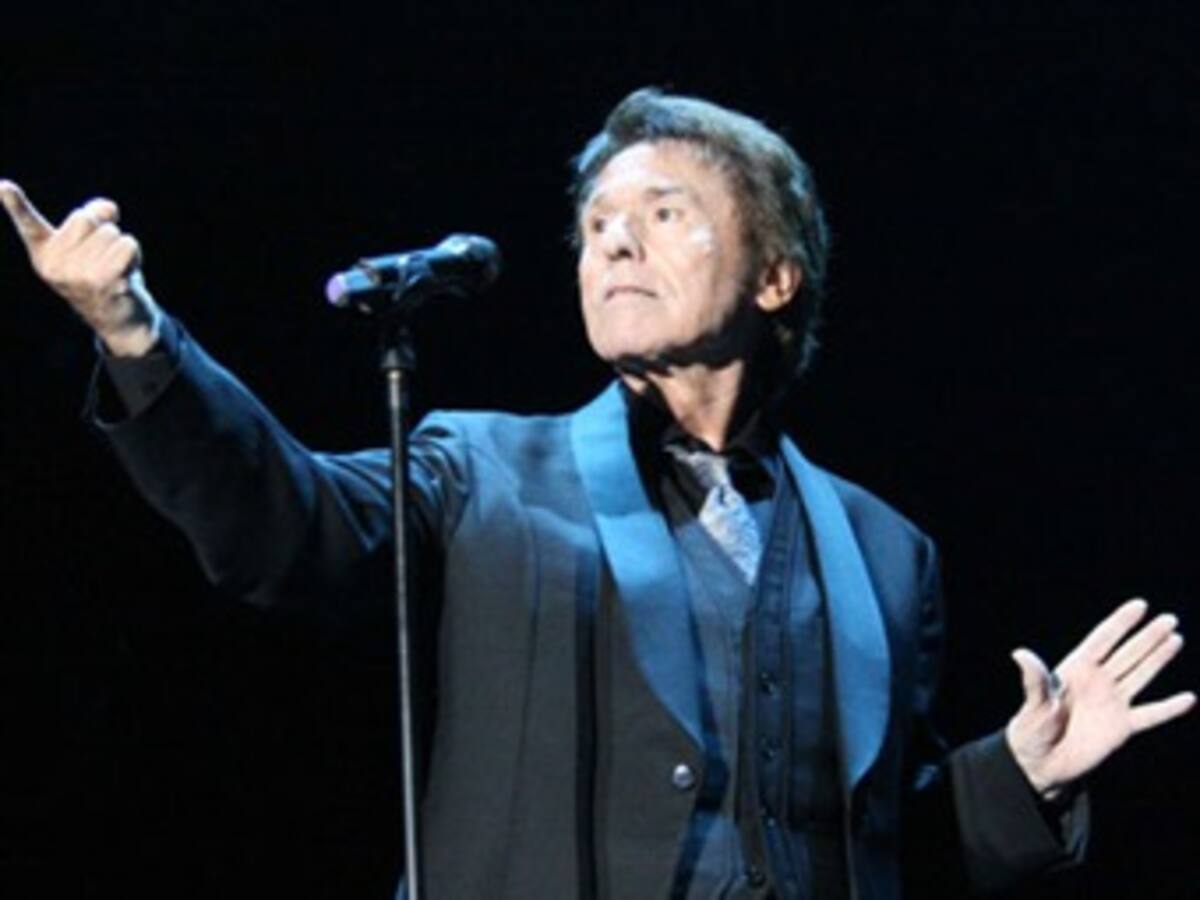 Raphael está triste por retirada de Vicente Fernández y aún no puede creerlo