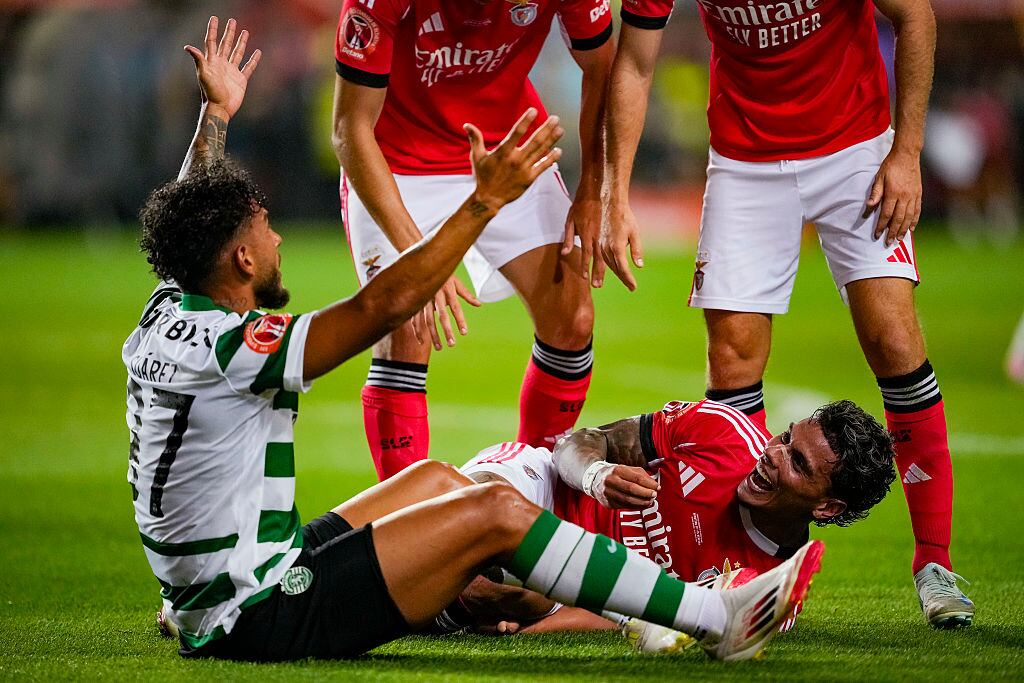 Richard Ríos (Benfica) y Luis Suárez (Sporting Lisboa) / Getty Images