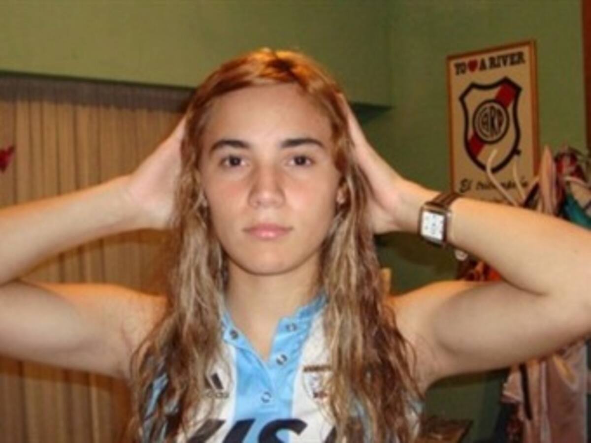 Maradona llega a Buenos Aires sin pelos en la lengua y con su nueva novia, Rocío Oliva