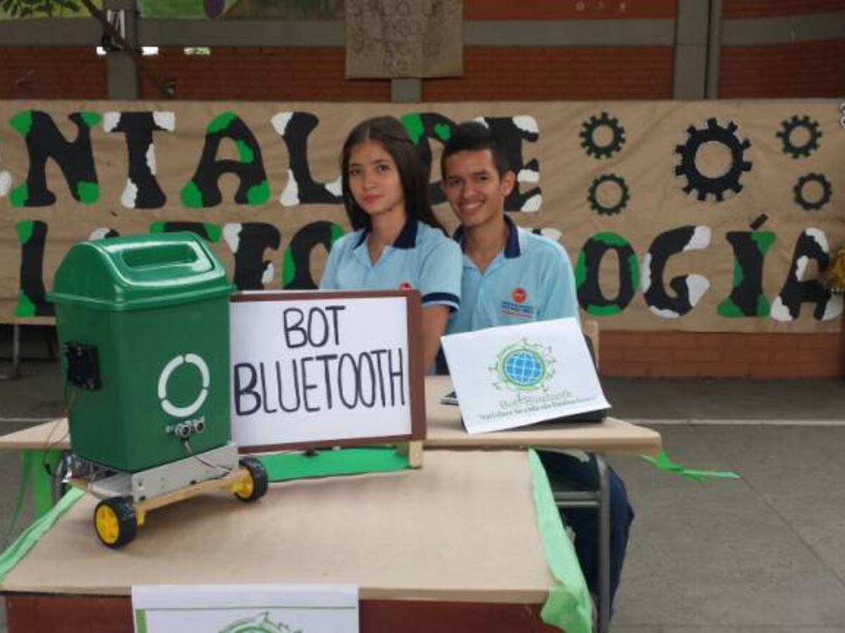 Con desechos electrónicos se construyen robots en Pereira