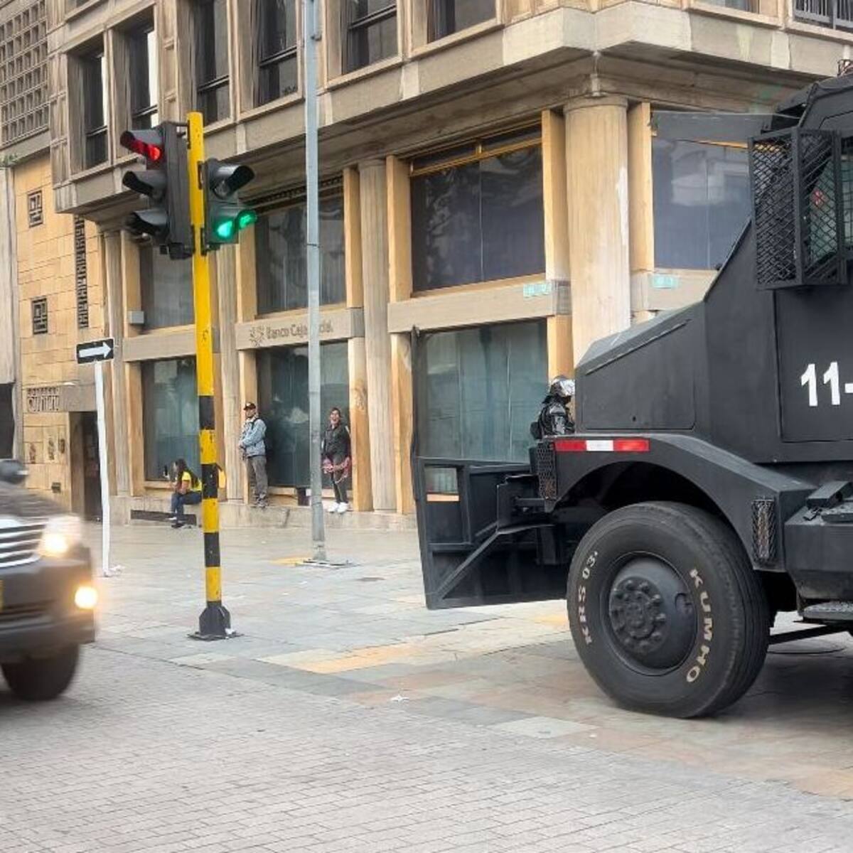 Magistrados fueron evacuados de la Corte Suprema en sus vehículos