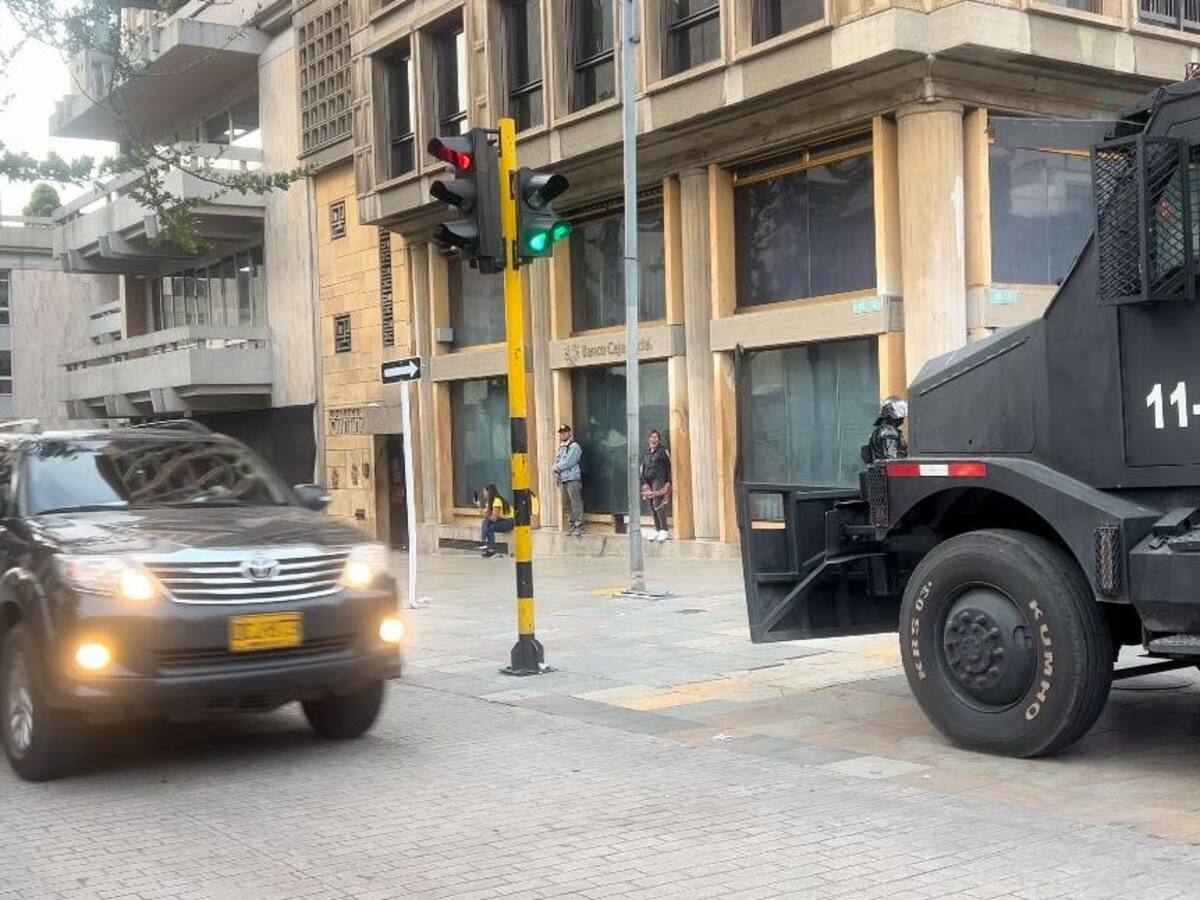 Magistrados fueron evacuados de la Corte Suprema en sus vehículos