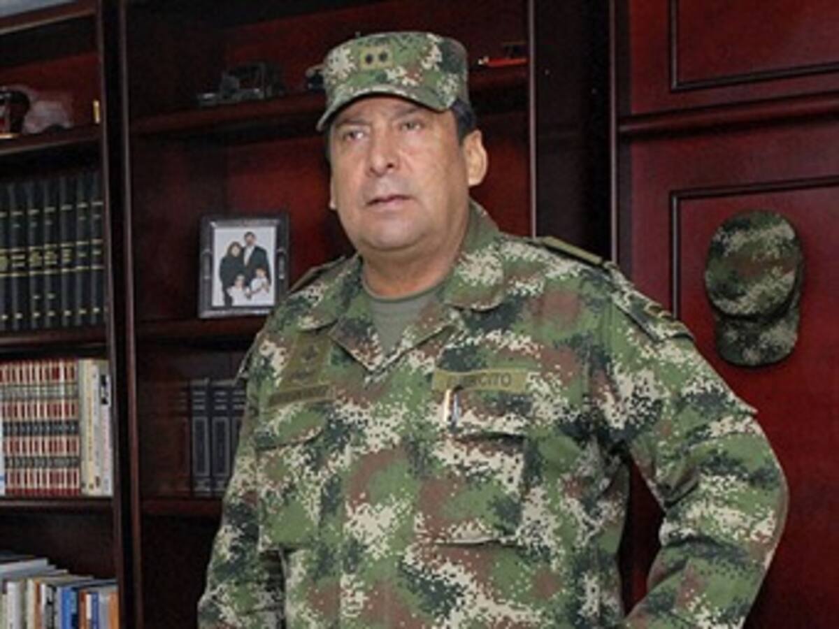 Abren investigación contra el general Luis Roberto Pico por supuestos vínculos con ‘paras’