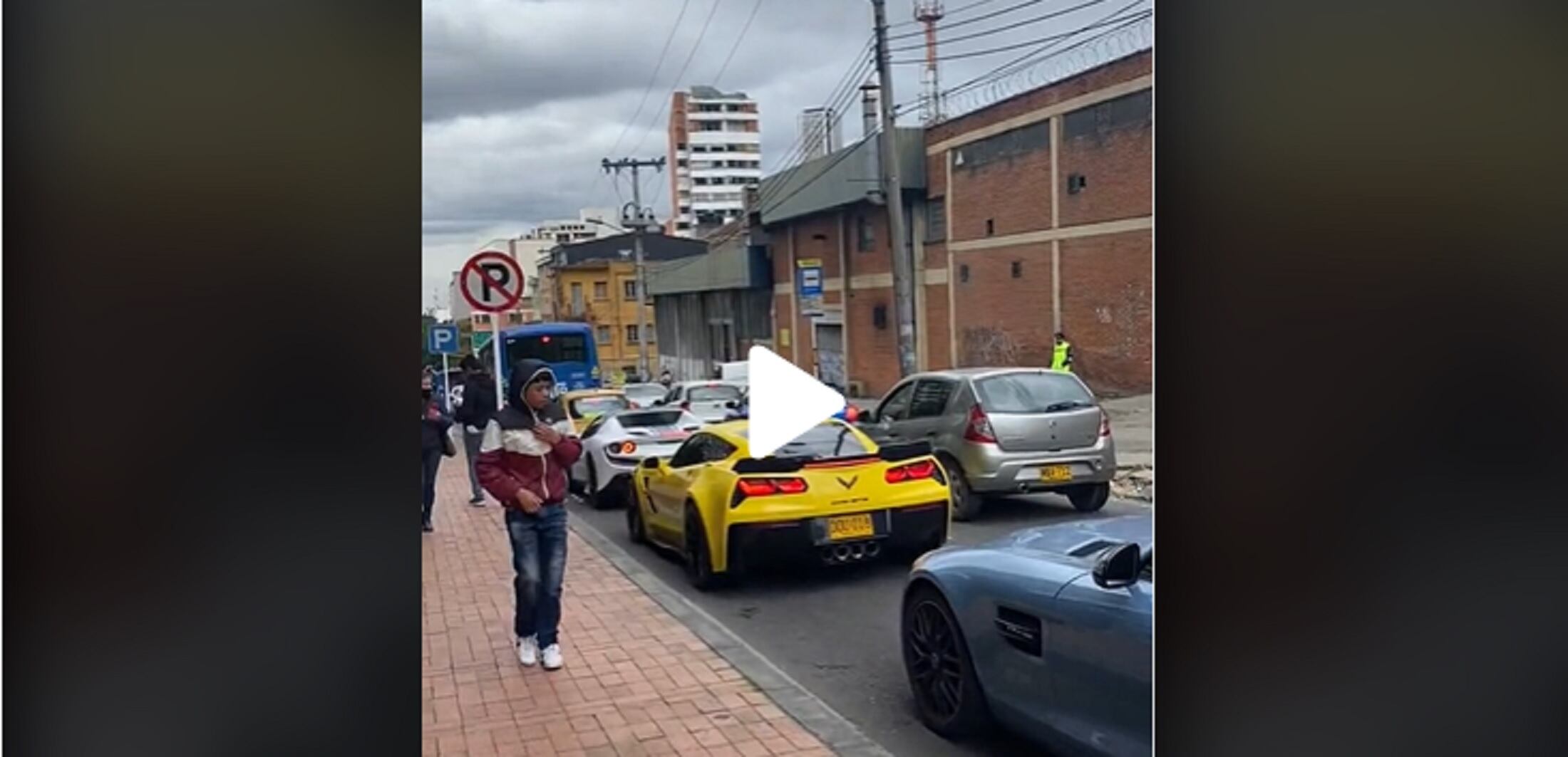 Salida de ferraris de la Universidad de Los Andes generó sensación | Captura de video