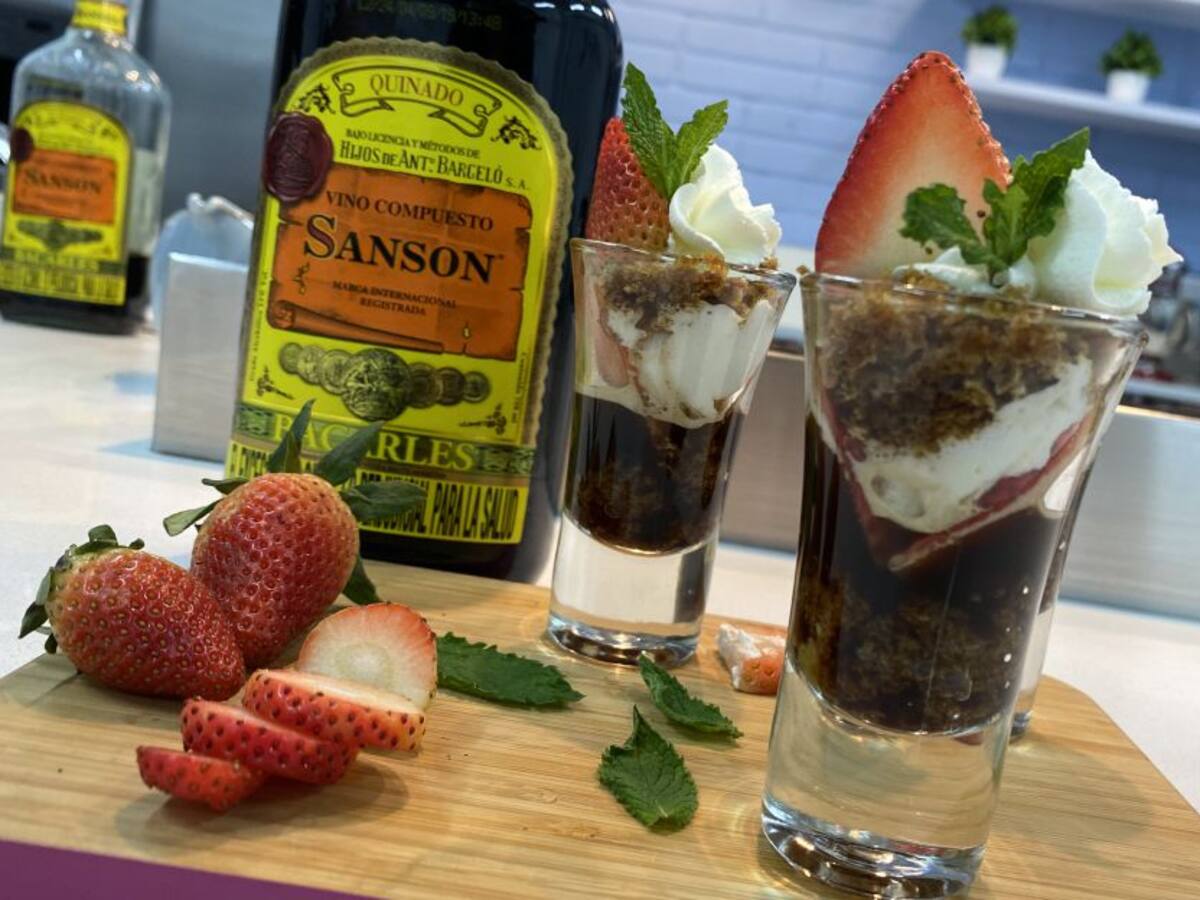 Un delicioso postre con vino Sanson