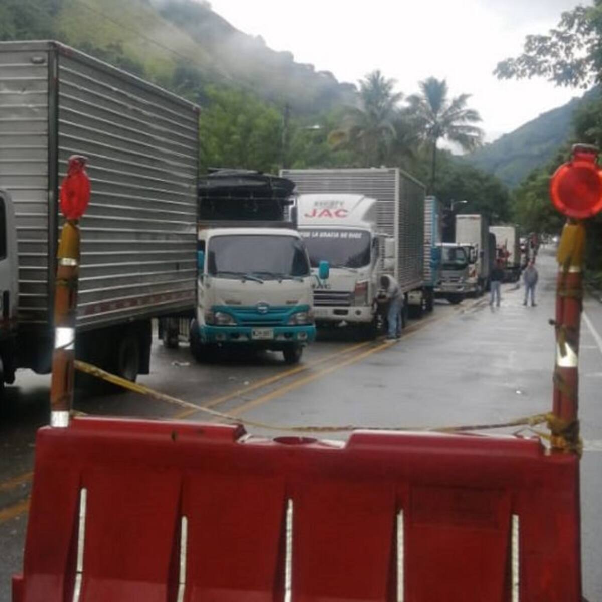 Transportadores de carga los más afectados con cierres en la Línea