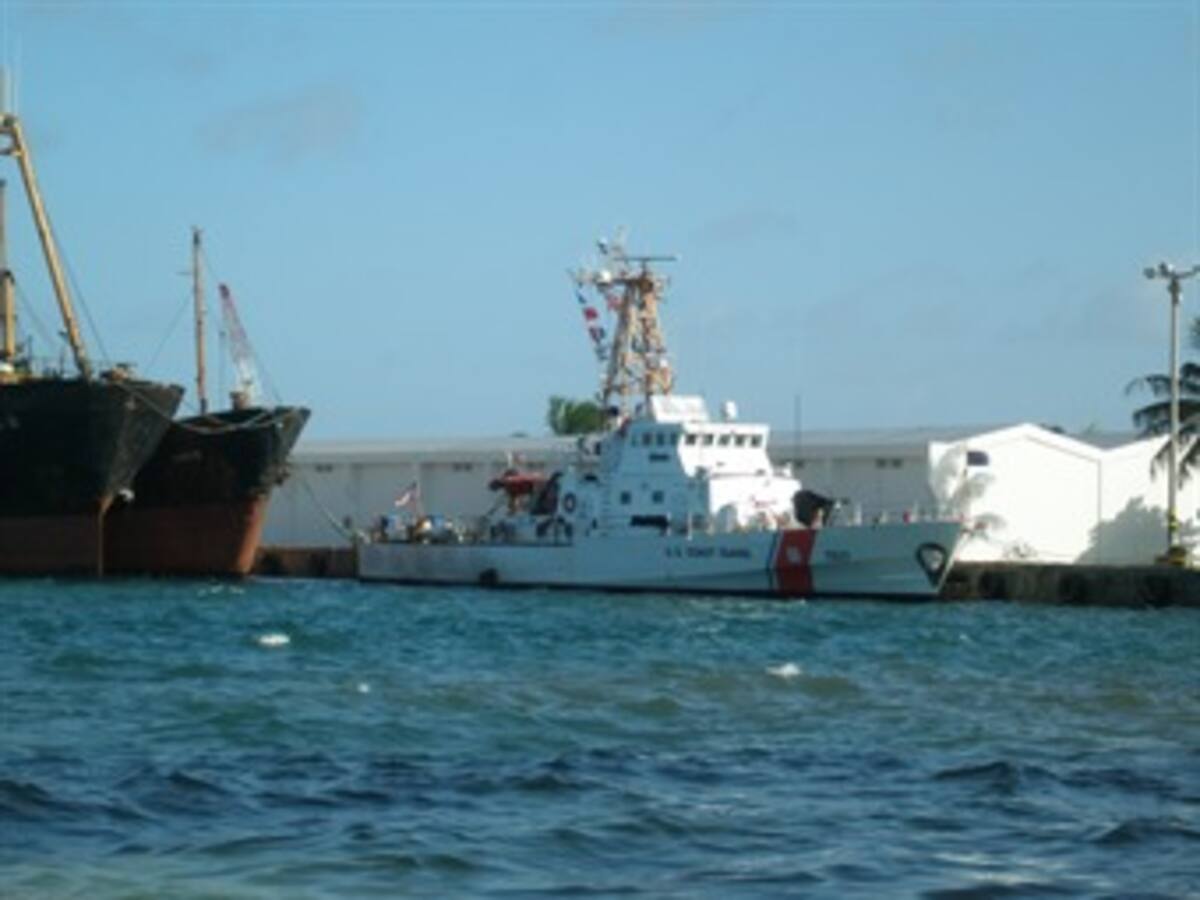 Narcos habrían lanzado al mar cargamento de cocaína