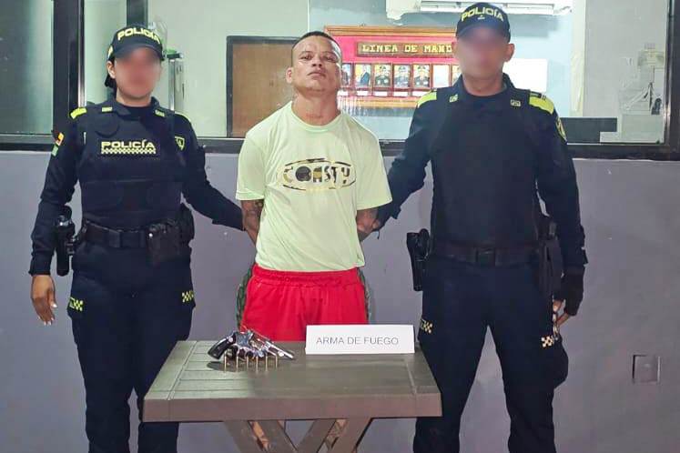 Con un revólver, fue sorprendido “El Pibe” en el barrio La Quinta
