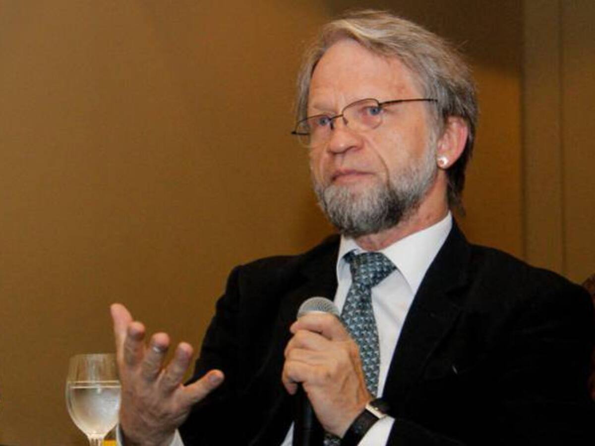 Antanas Mockus saluda a Caracol Radio en sus 70 años