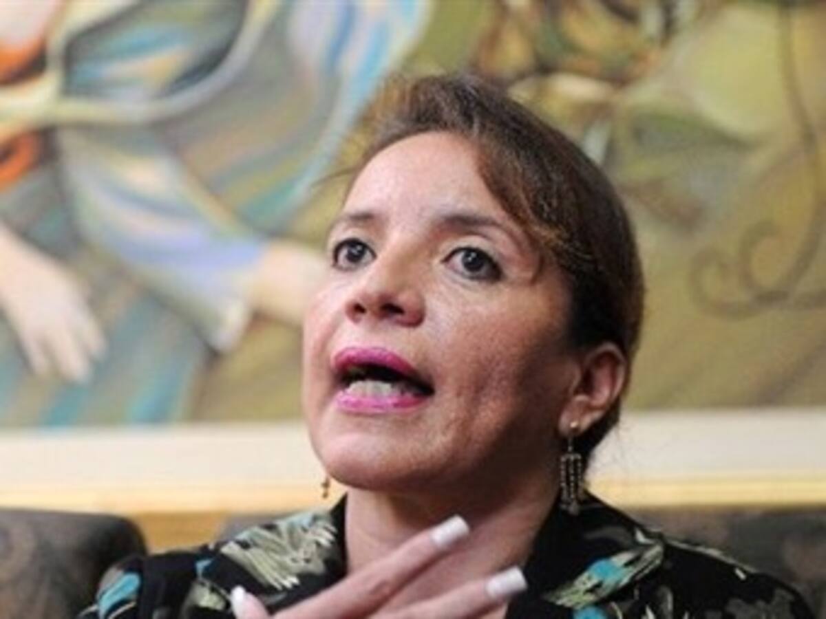 Esposa de depuesto presidente de Honduras pide que se respete acuerdo de Cartagena