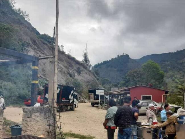 Vía afectada por el colapso del Puente Sisa / Cortesía: Raúl Cubides.