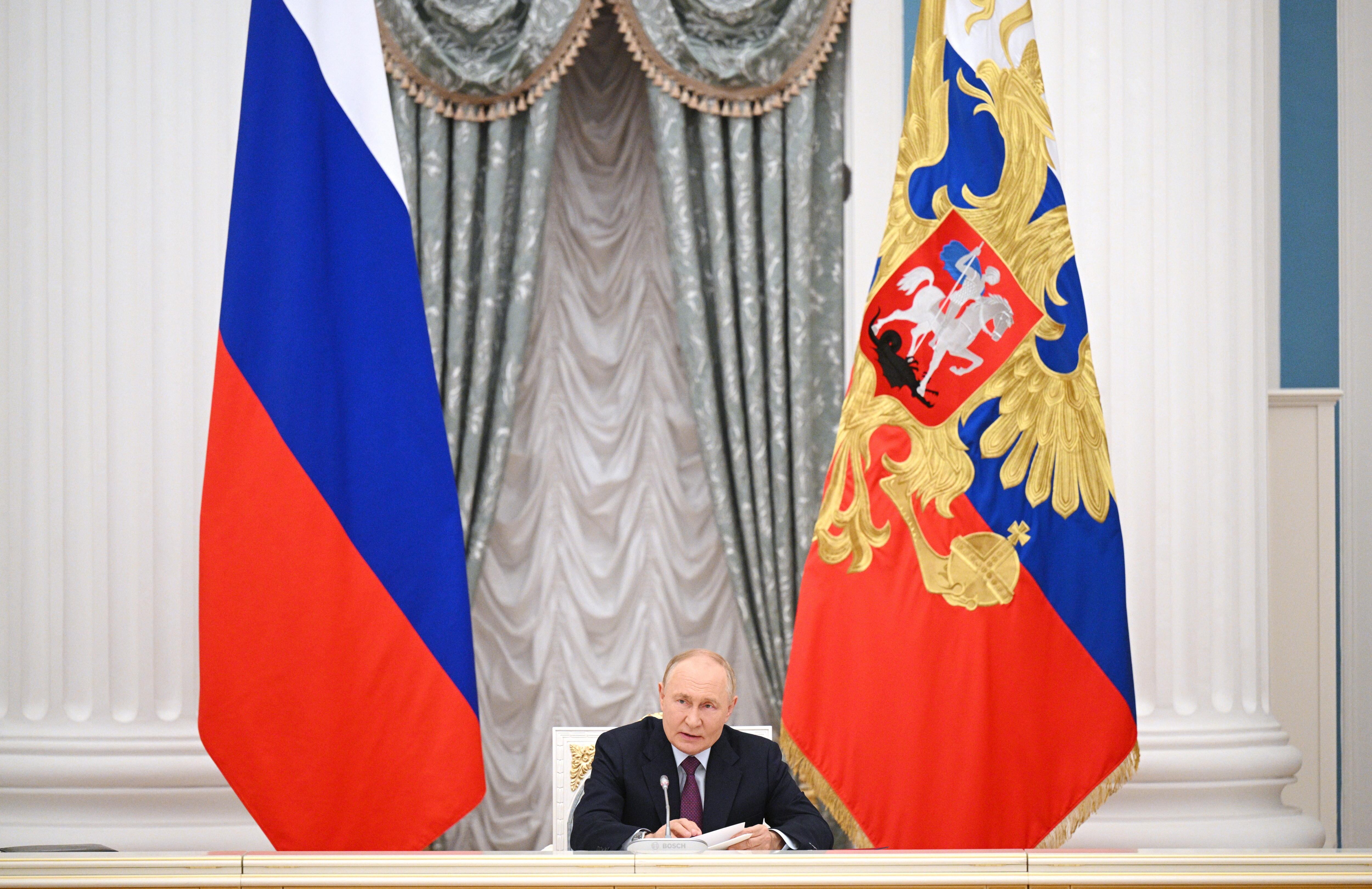 Moscow (Russian Federation), 24/09/2024.- Russian President Vladimir Putin (C) chairs a meeting of the State Council on export development at the Kremlin in Moscow, Russia, 25 September 2024. (Rusia, Moscú) EFE/EPA/RAMIL SITDIKOV/SPUTNIK/KREMLIN POOL MANDATORY CREDIT