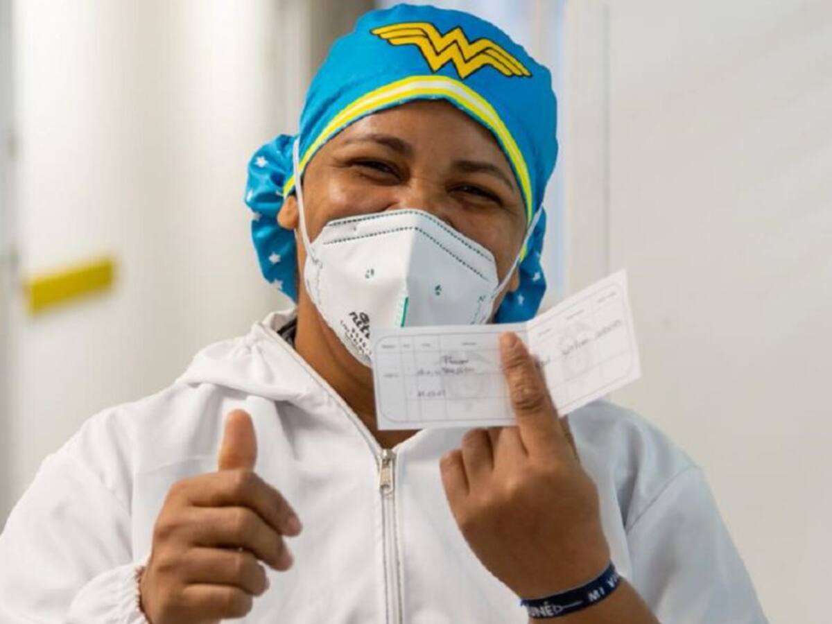 “Estoy perfectamente”: Liseidis Pérez, la primera vacunada en Barranquilla