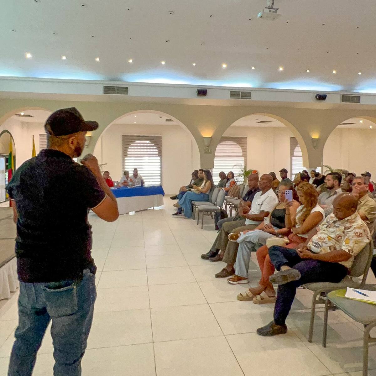 Distrito de Cartagena socializó transición a carrozas eléctricas con dueños de coches y equinos