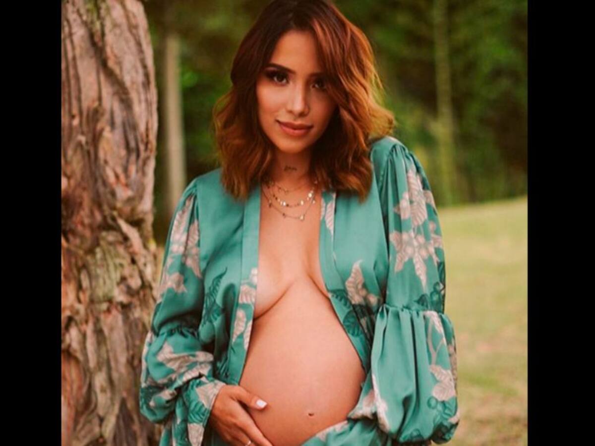 Luisa Fernanda W hace molde de yeso a su barriga para recordar su embarazo