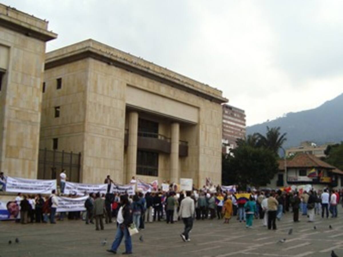 Manifestación de militares retirados en apoyo al coronel Plazas Vega