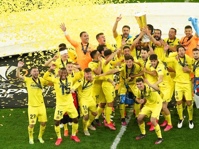 Los jugadores del Villarreal festejan el título de la Liga de Europa.