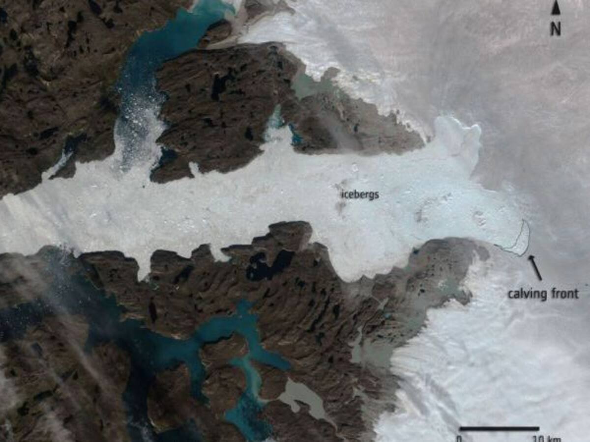 Enorme iceberg se desprende de Groenlandia