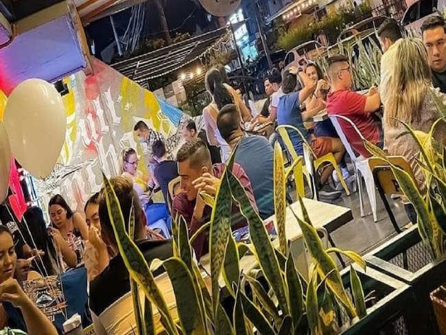 Dueños de restaurantes celebran vacunación nocturna en Bucaramanga