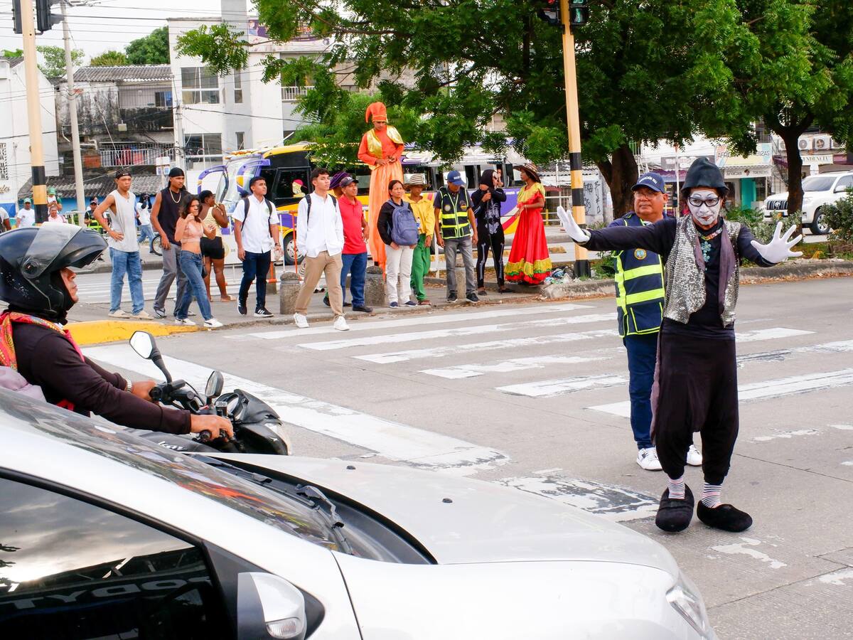 Escuela de Gobierno de Cartagena promueve cultura vial y buen uso de Transcaribe