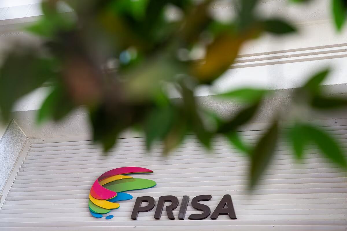 Logo del grupo Prisa en su sede de la Gran Vía en Madrid. / Claudio Alvarez