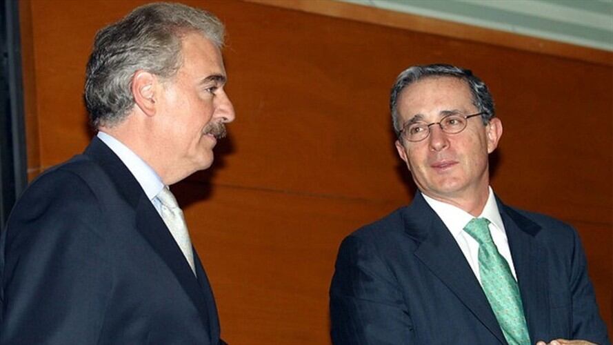 Andrés Pastrana y Álvaro Uribe. Foto: Colprensa