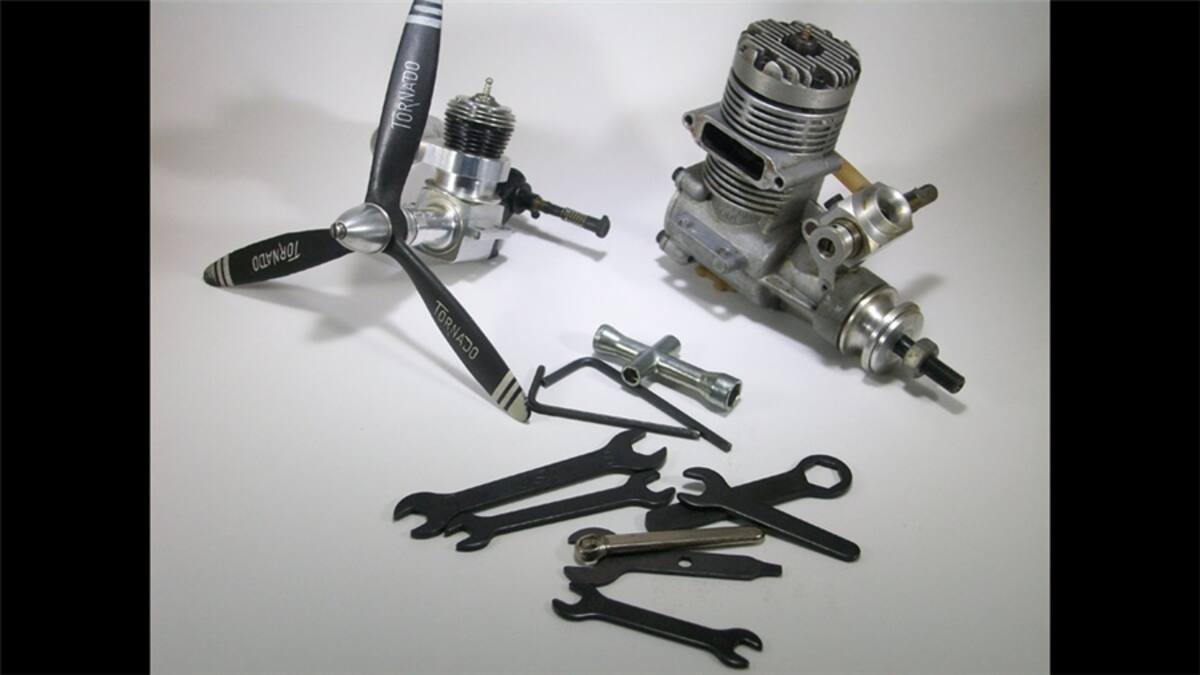 Carlos Alberto Naranjo E: "Aquí algunas herramientas que encontré en mi taller y que me ayudan a pasar el tiempo mientras desarmo relojes viejos".