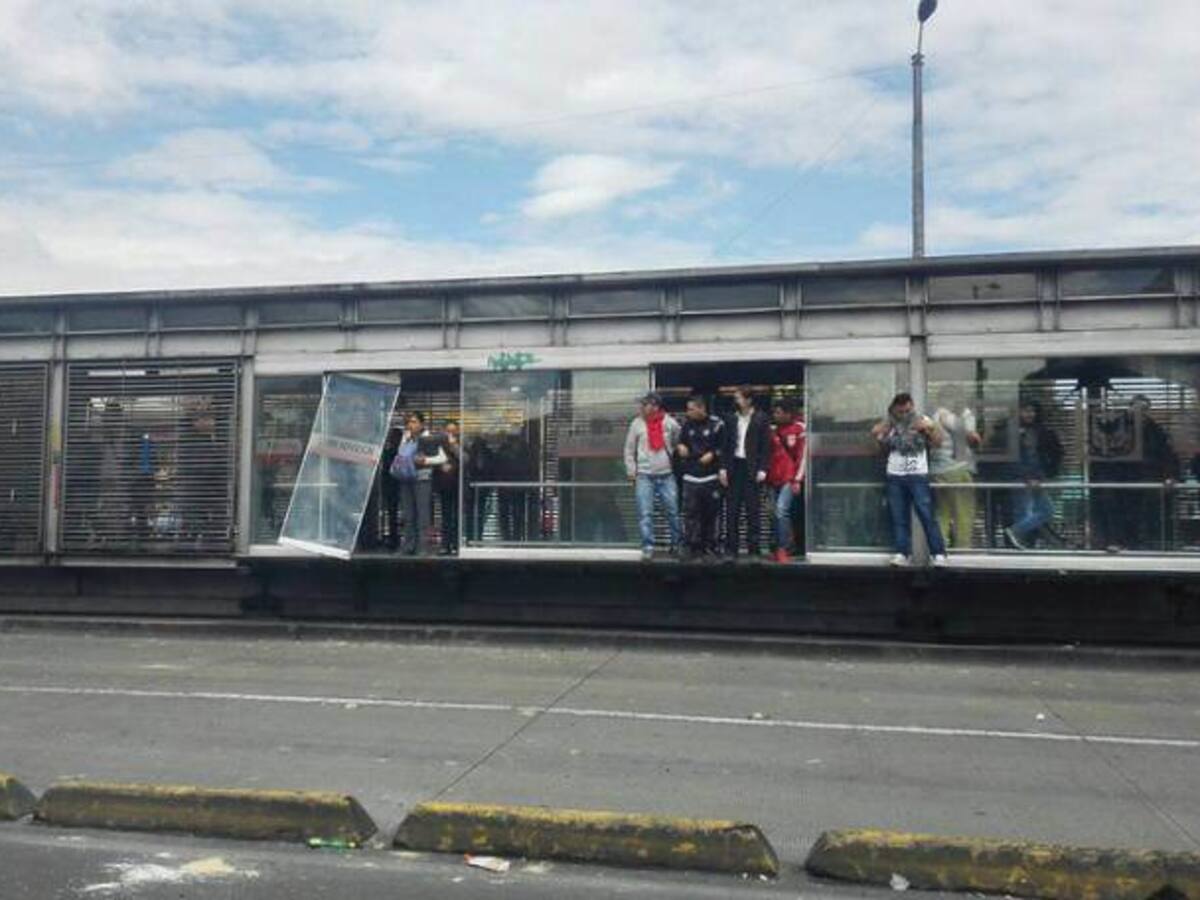 16 buses de Transmilenio afectados tras protestas en Bogotá