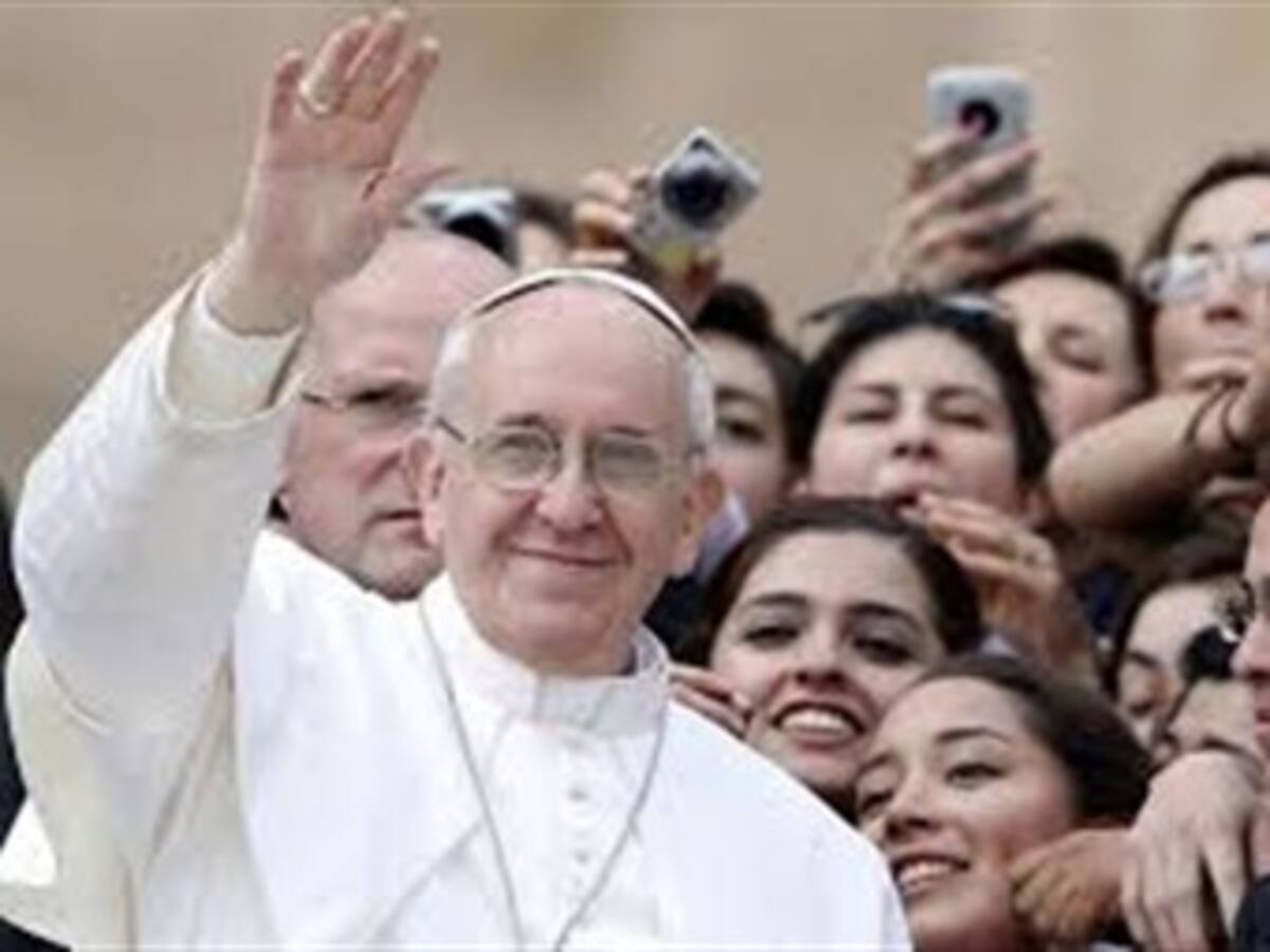 El papa Francisco confesó a 5 jóvenes que asisten en Río de Janeiro a la JMJ
