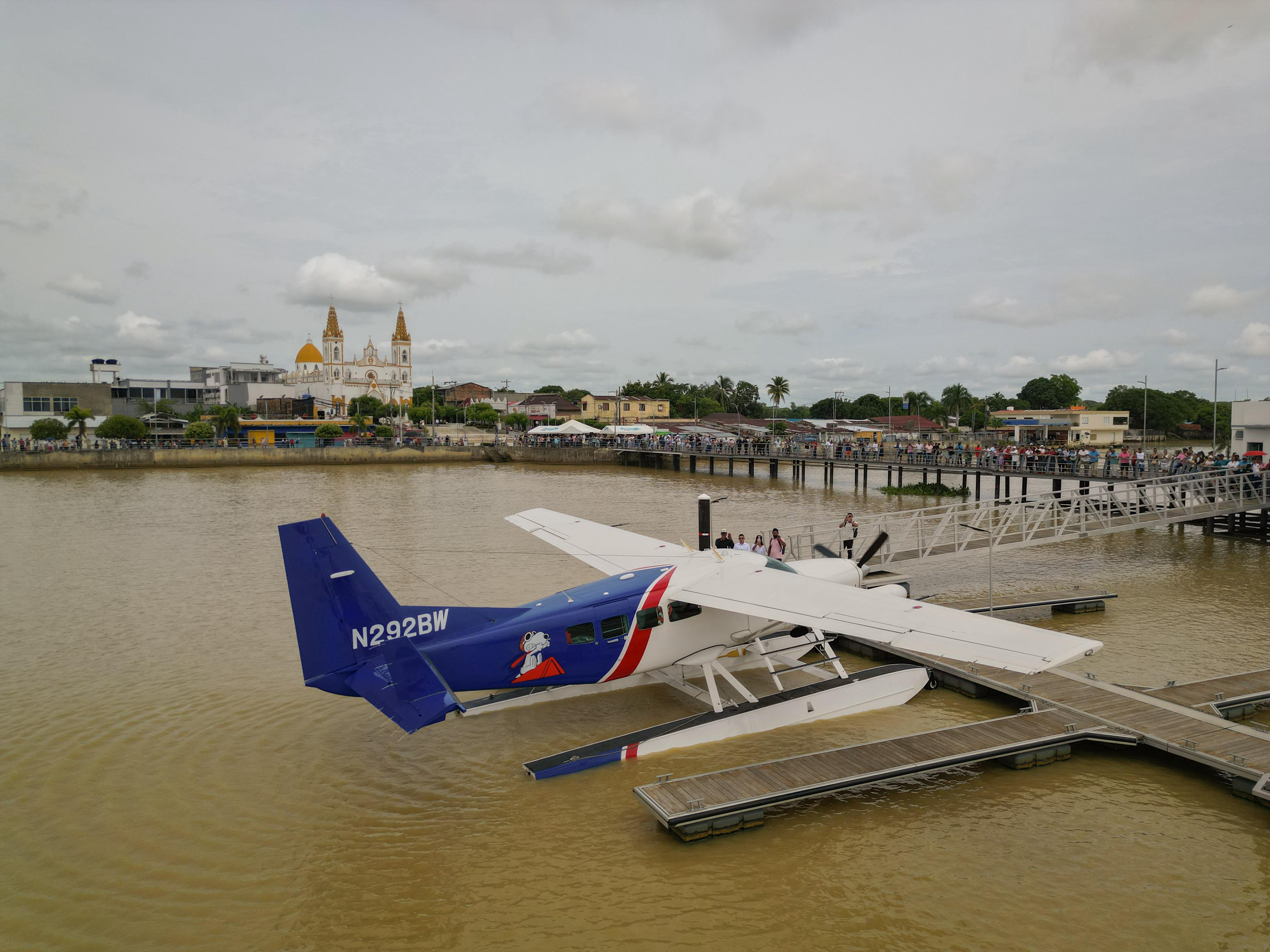 El retorno del hidroavión convierte a la ciénaga en pista de aterrizaje para el progreso.