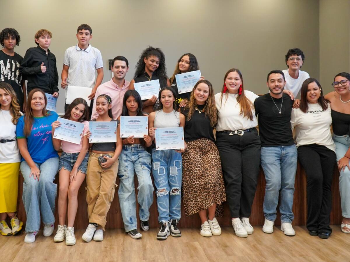 Fundación de J Balvin impulsa la educación con becas para 18 jóvenes en Medellín