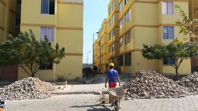 Constructor se compromete a superar deficiencias