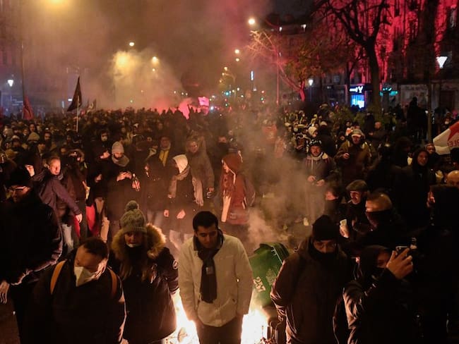 Continúa la huelga en Francia y hay llamados para un nuevo paro el martes