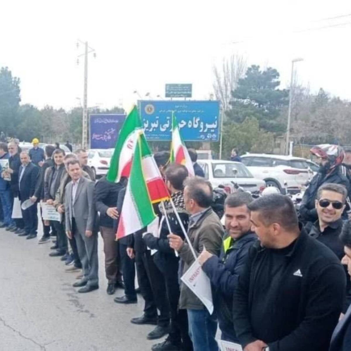 Iraníes rodean centrales eléctricas ante amenazas de bombardeo de Donald Trump