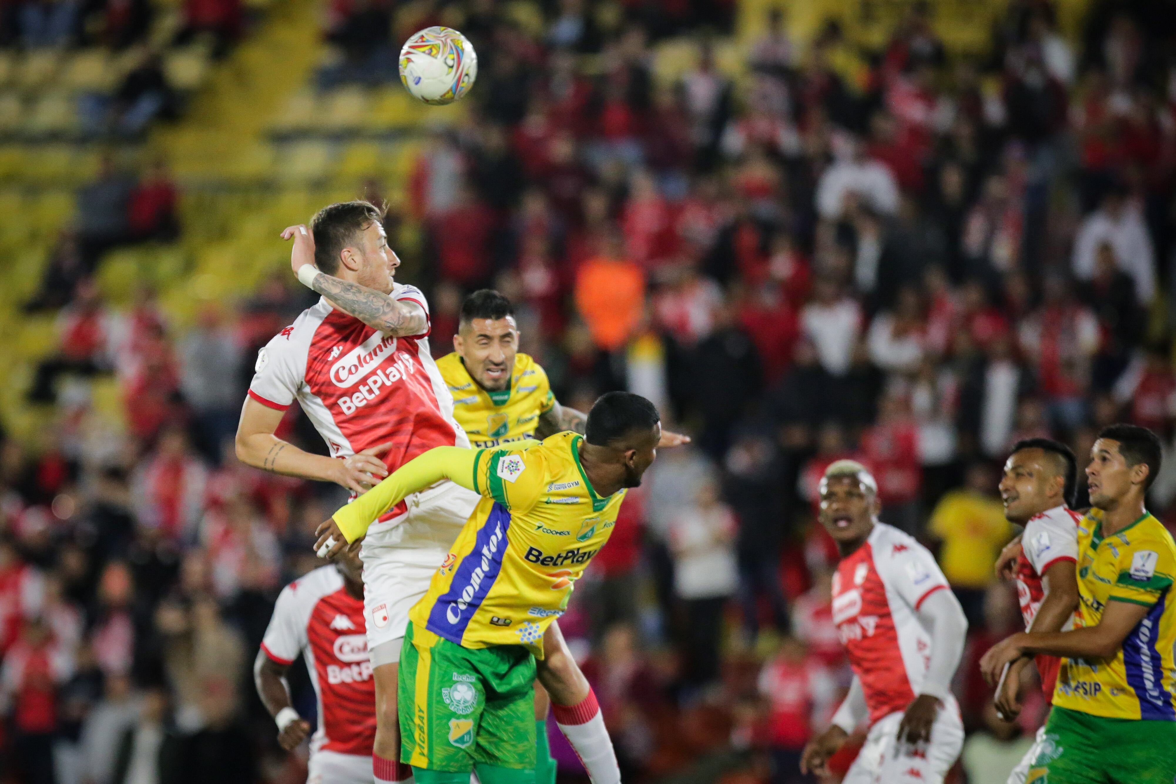 Duelo de Liga entre Independiente Santa Fe y Atlético Huila. (Colprensa-Mariano Vimos)