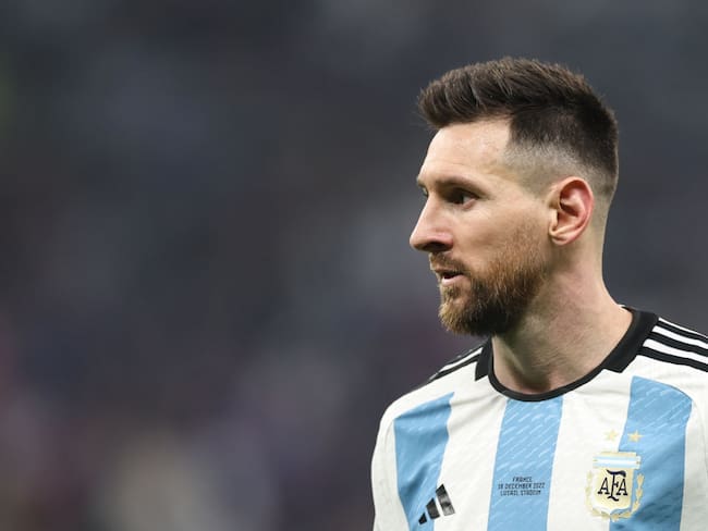 Lionel Messi, capitán de Argentina en la final de Qatar 2022 (Photo by Matthew Ashton - AMA/Getty Images)